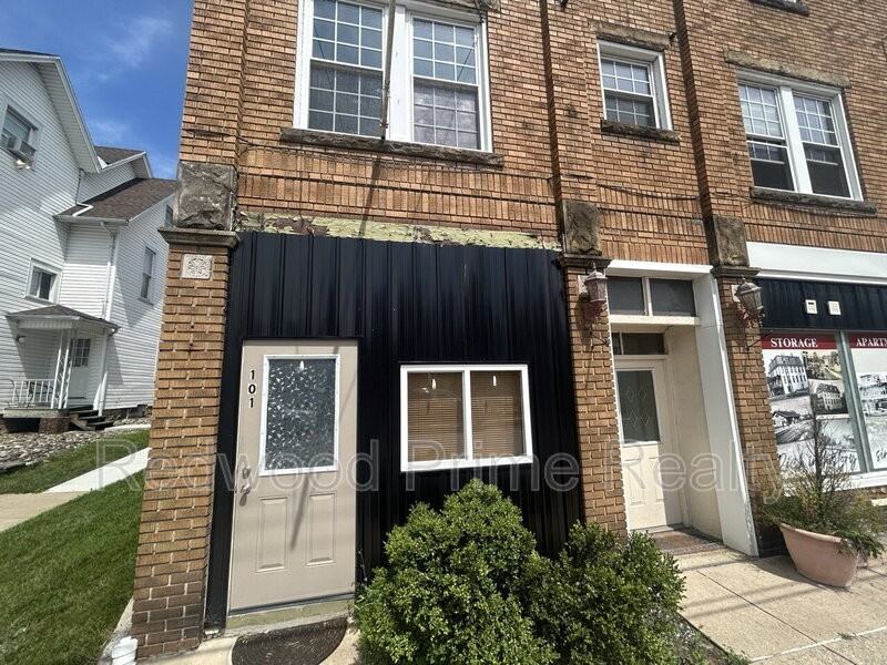 908 Main St - Photo 5 of 10
