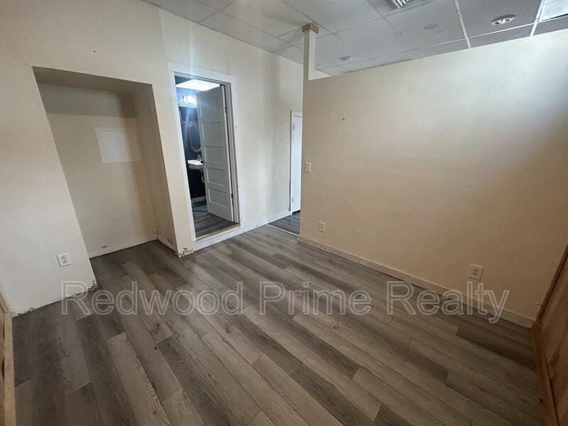 908 Main St - Photo 7 of 10