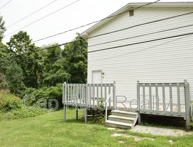 1226 Parkview Dr - Photo 4 of 18