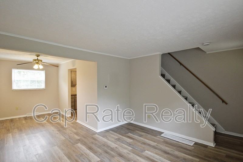 1226 Parkview Dr - Photo 5 of 18