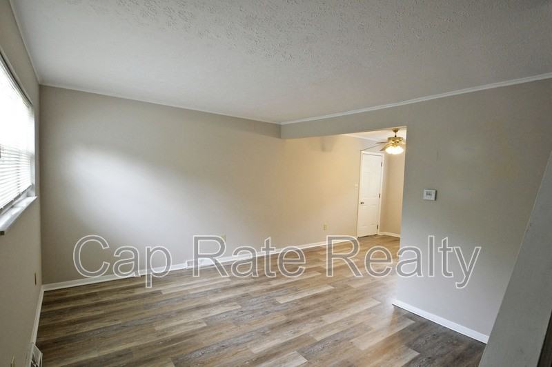 1226 Parkview Dr - Photo 6 of 18