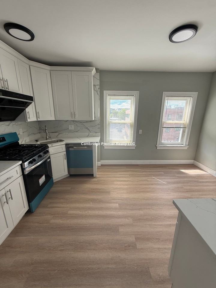 Westford St #3 - Photo 4 of 23