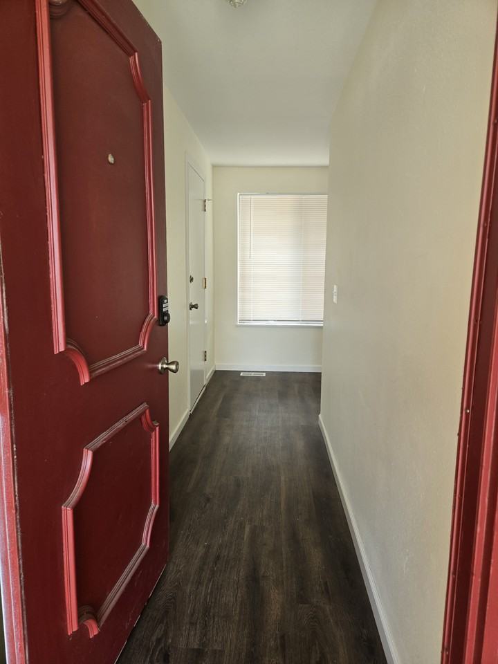 323 Se 205th Pl #NA - Photo 3 of 29