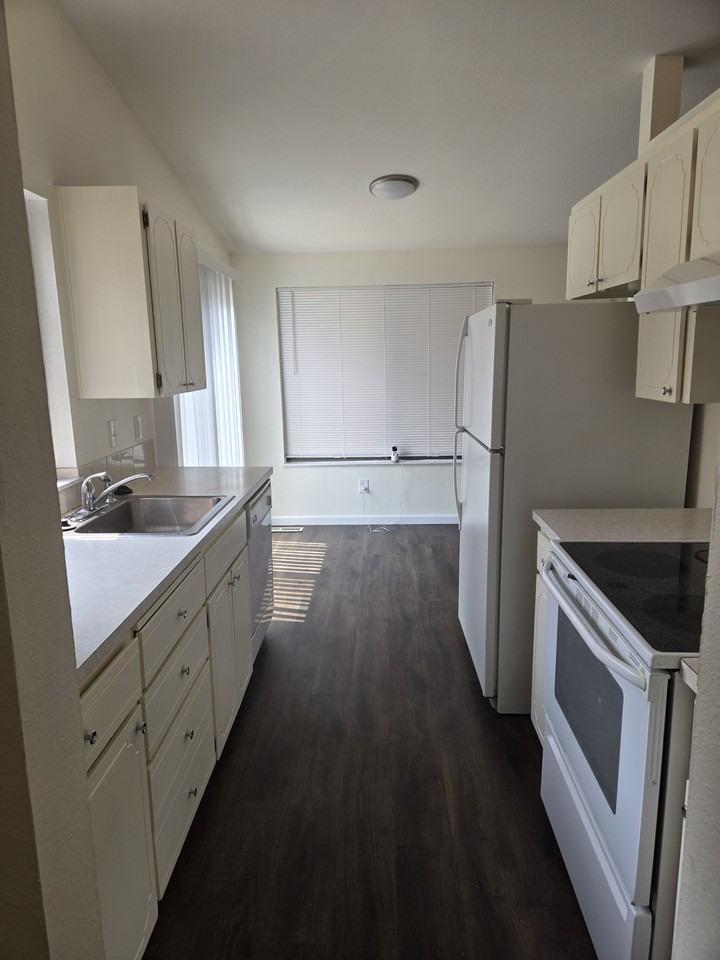 323 Se 205th Pl #NA - Photo 5 of 29