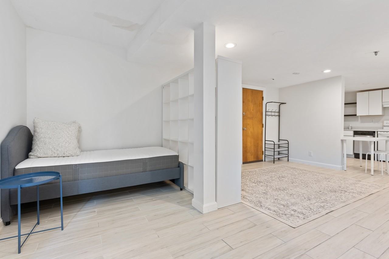 1427 Commonwealth Ave #102 - Photo 4 of 15