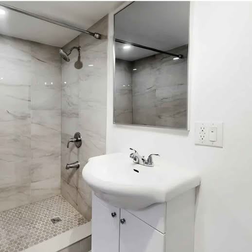 47 Amsterdam Avenue - Photo 4 of 10