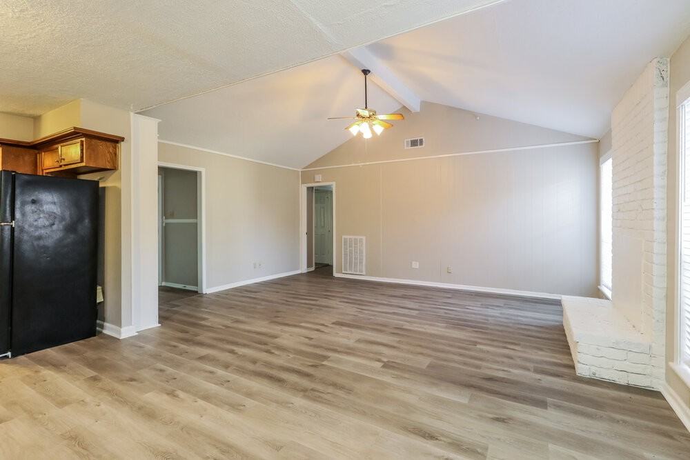 4714 Glendower Dr - Photo 3 of 16