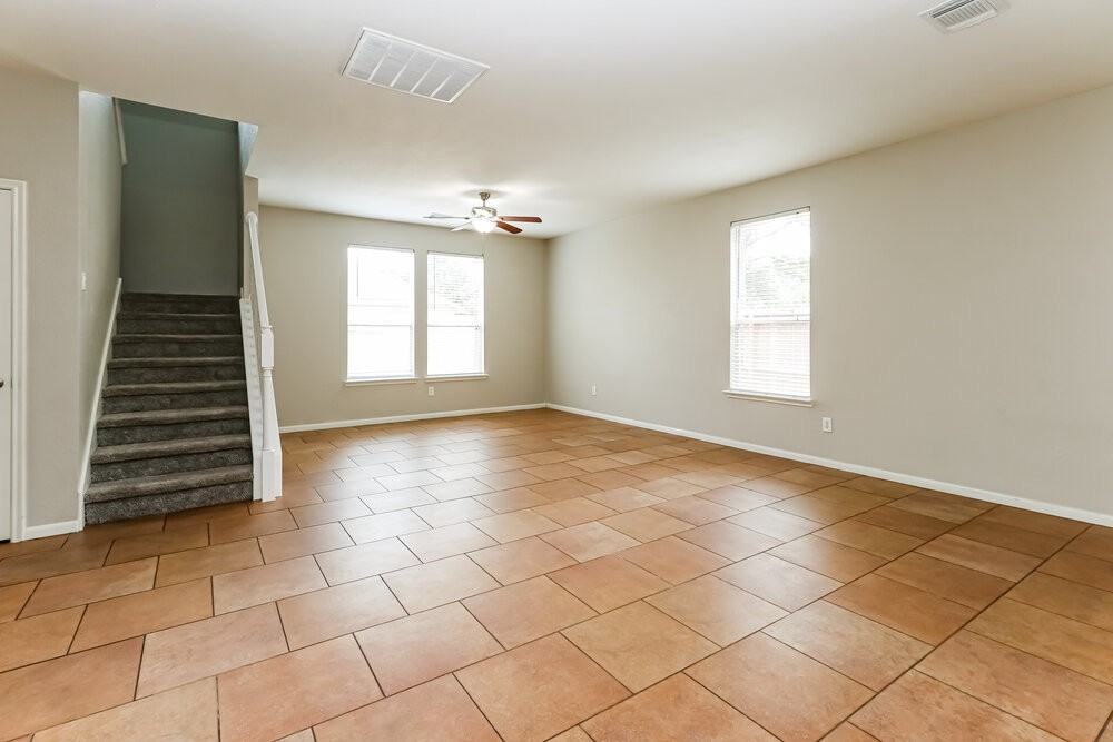 21202 Allenham Ct - Photo 4 of 17