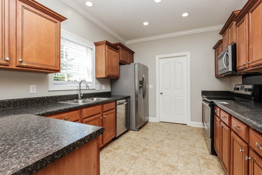 1811 Potters Ct - Photo 7 of 17