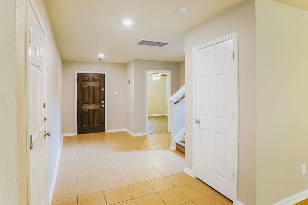 8011 Bunch Grass Ln - Photo 4 of 17