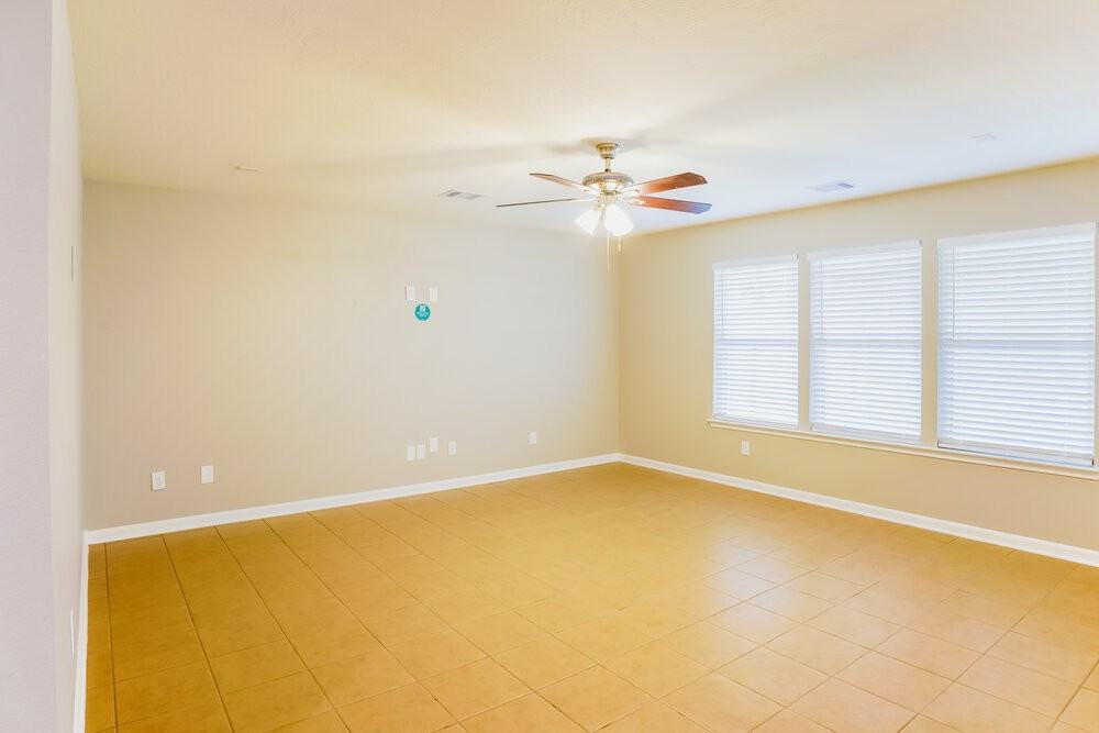 8011 Bunch Grass Ln - Photo 5 of 17