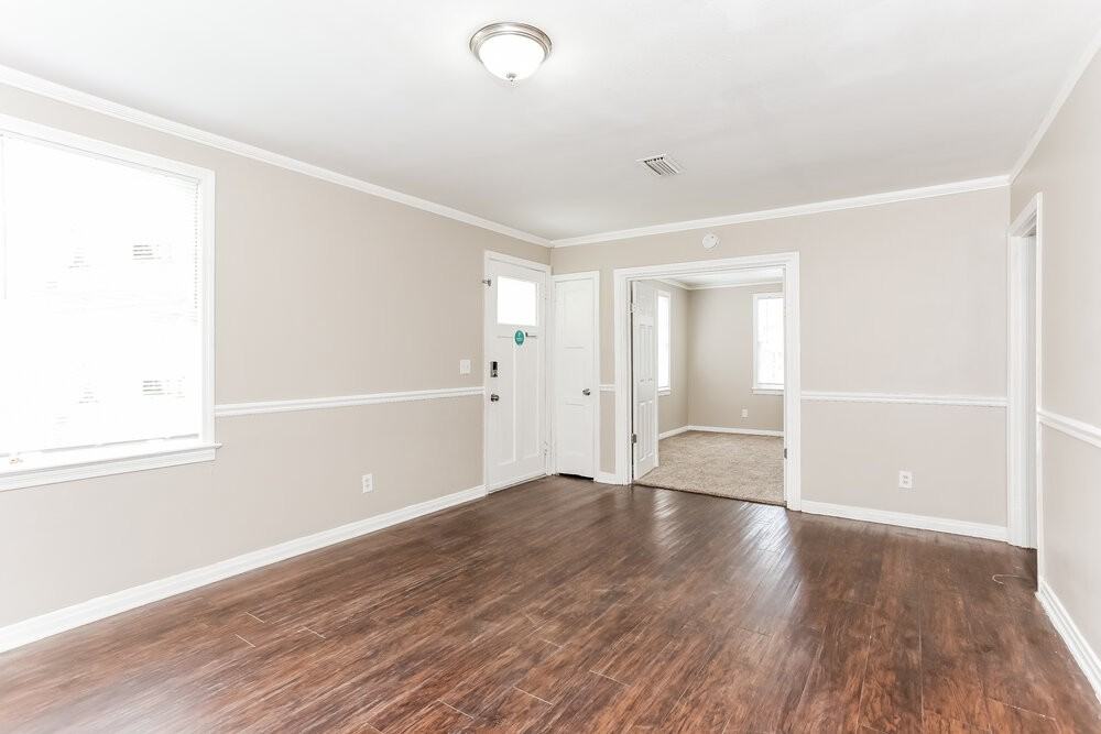 3037 Columbus Ave - Photo 4 of 16