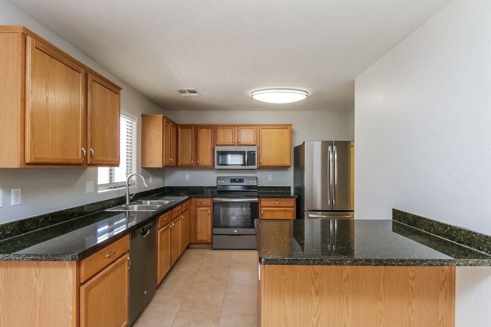 491 E Christopher St - Photo 6 of 16