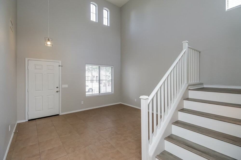 491 E Christopher St - Photo 7 of 16