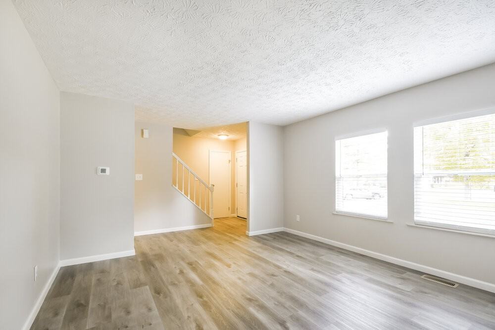 4320 Oil Creek Dr - Photo 4 of 17