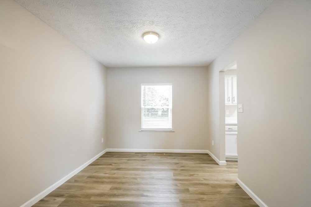4320 Oil Creek Dr - Photo 5 of 17