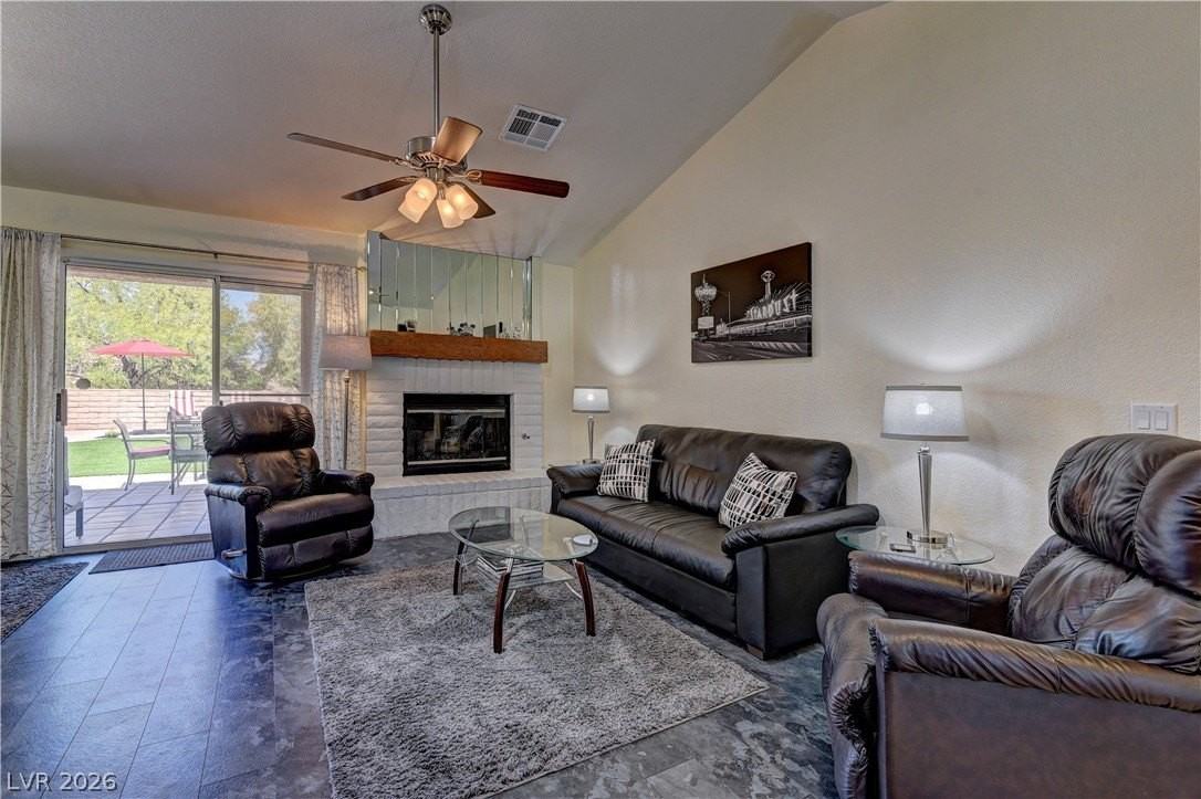 8912 Signal Terrace Dr - Photo 4 of 27