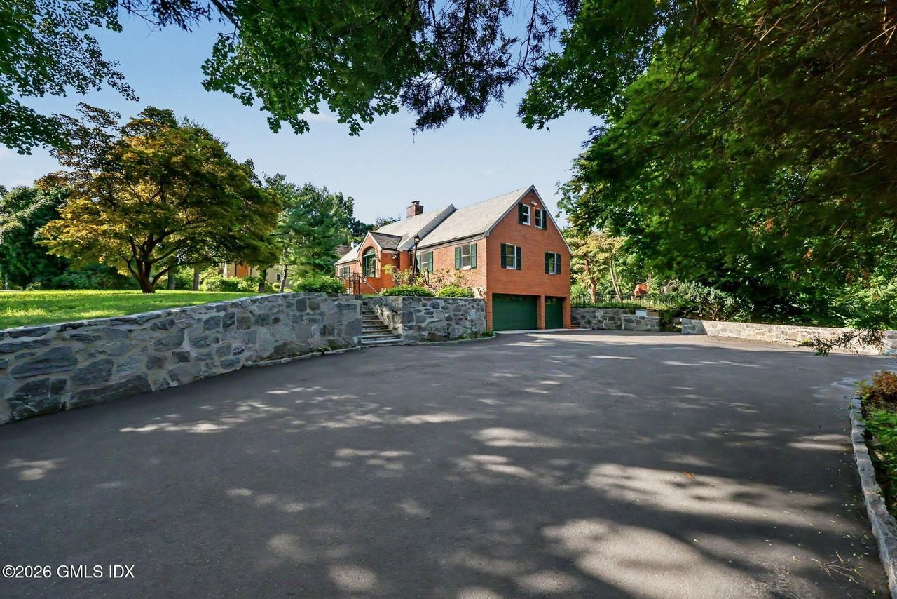 42 Oak St - Photo 3 of 43