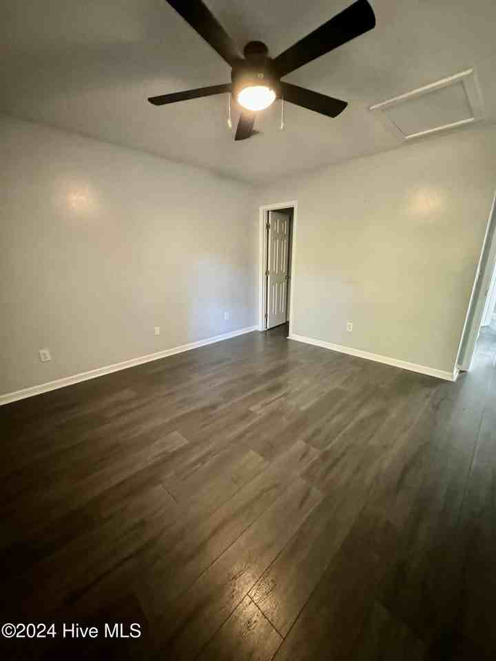 2702 Bluff View Dr #B - Photo 6 of 9
