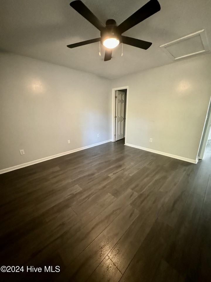 2702 Bluff View Dr #B - Photo 7 of 9