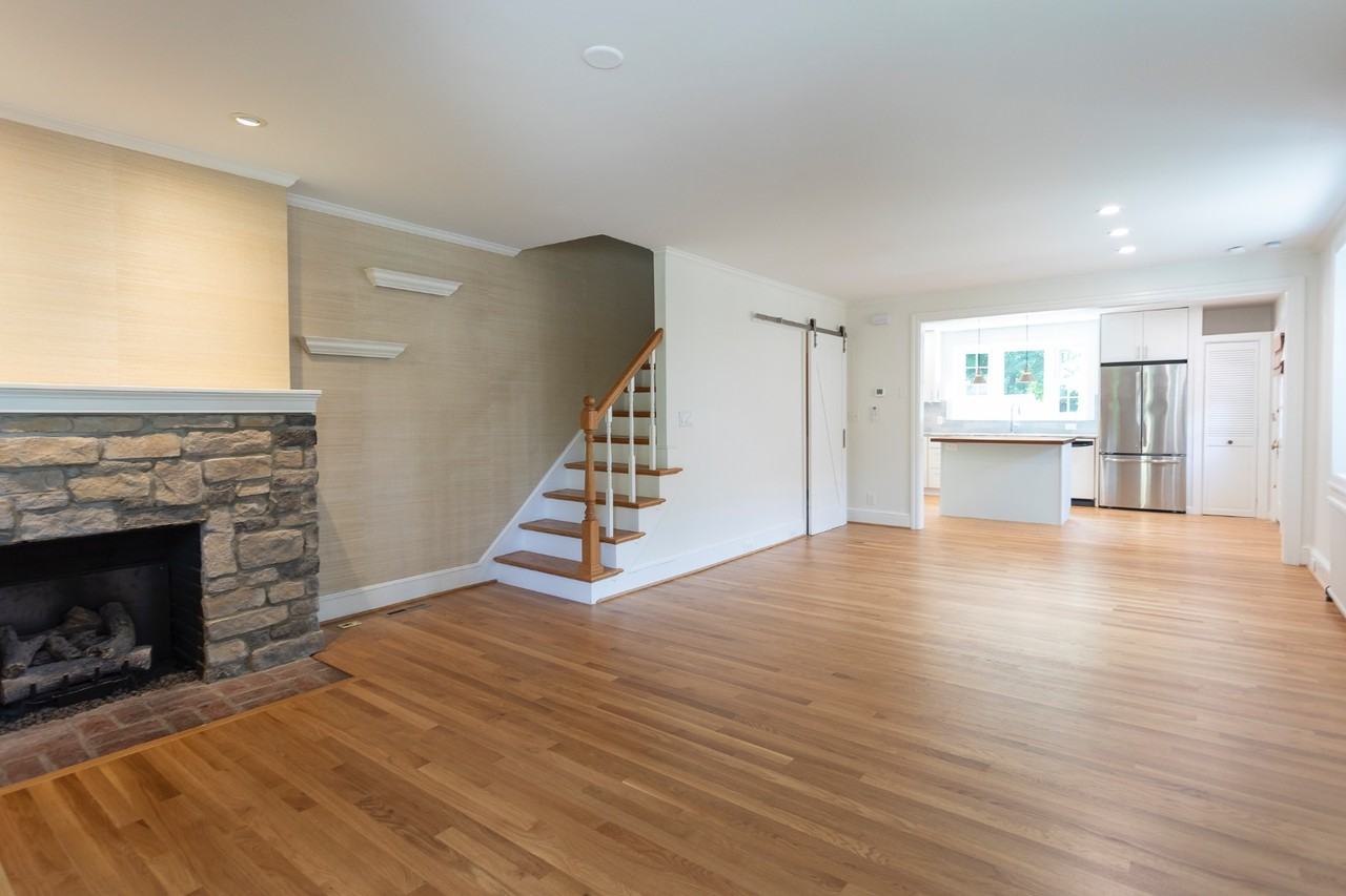 444 Saint Davids Ave - Photo 3 of 20