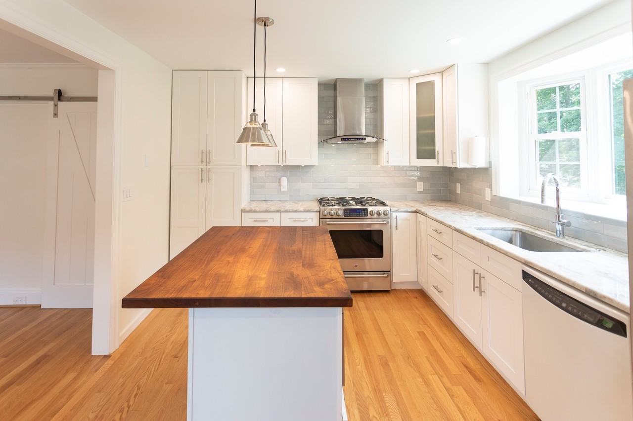 444 Saint Davids Ave - Photo 6 of 20