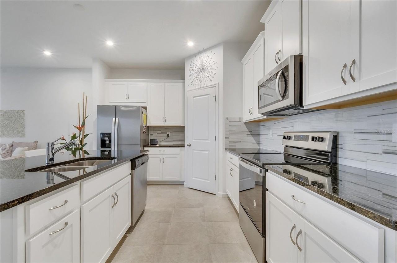 1098 Boardwalk Pl - Photo 2 of 35