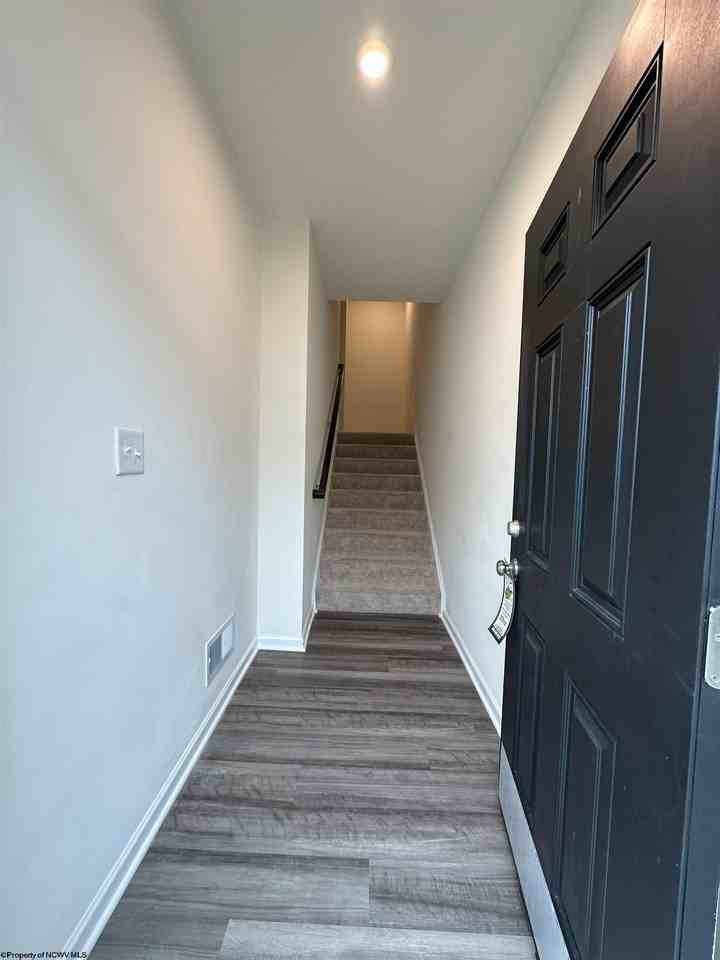 317 Bay St - Photo 2 of 16