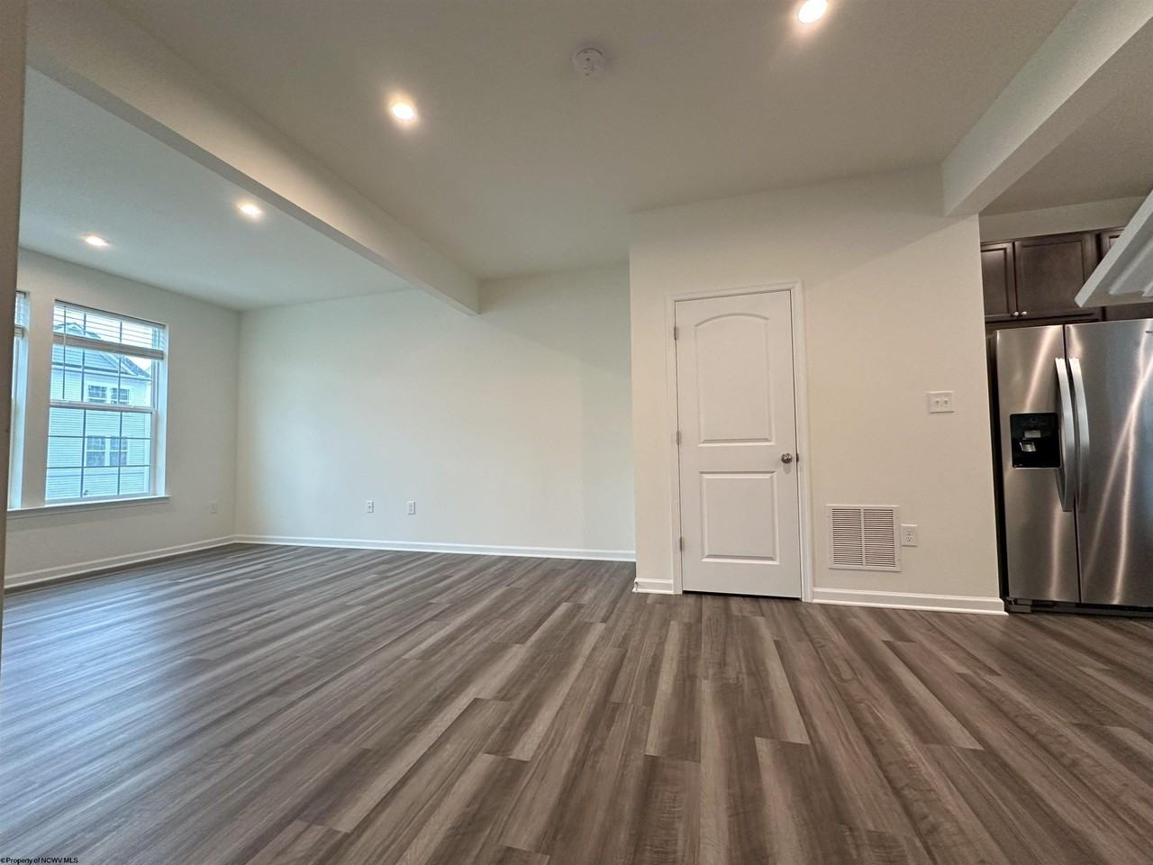 317 Bay St - Photo 3 of 16