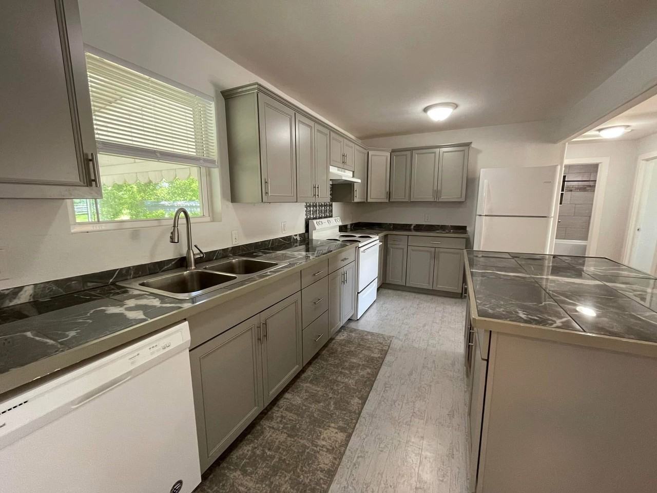 437 15th Ave Nw #1 - Photo 3 of 25