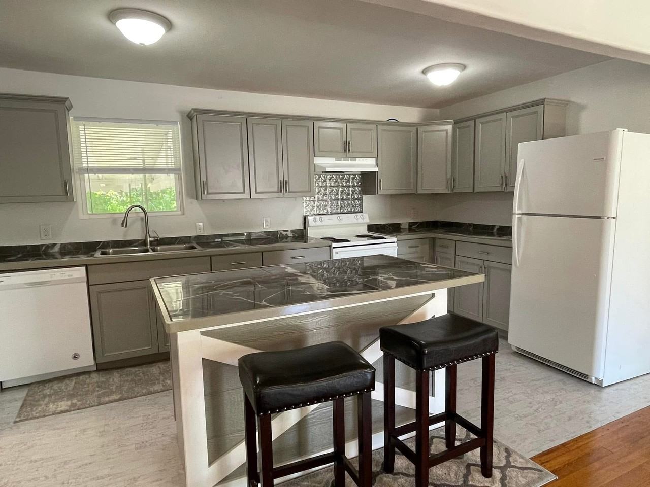 437 15th Ave Nw #1 - Photo 4 of 25