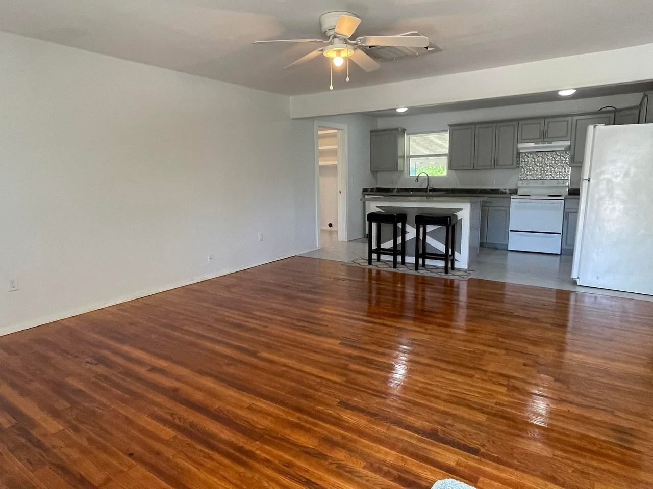437 15th Ave Nw #1 - Photo 5 of 25