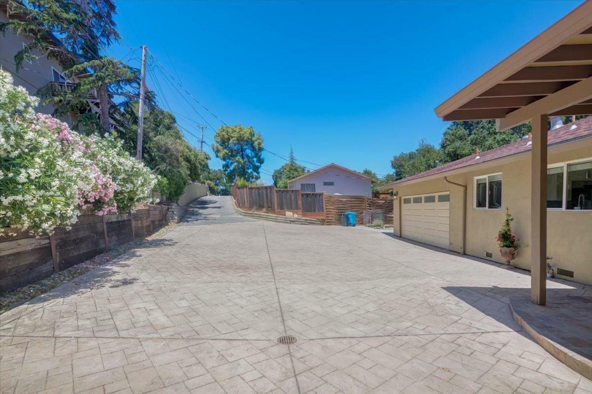 1239 Talbryn Dr - Photo 4 of 50