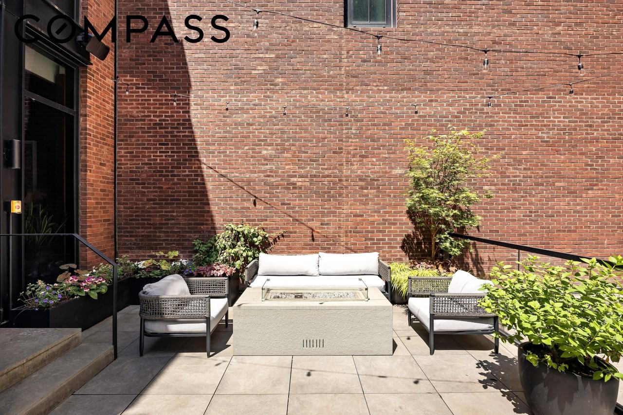 121 Leroy St #TH - Photo 6 of 24