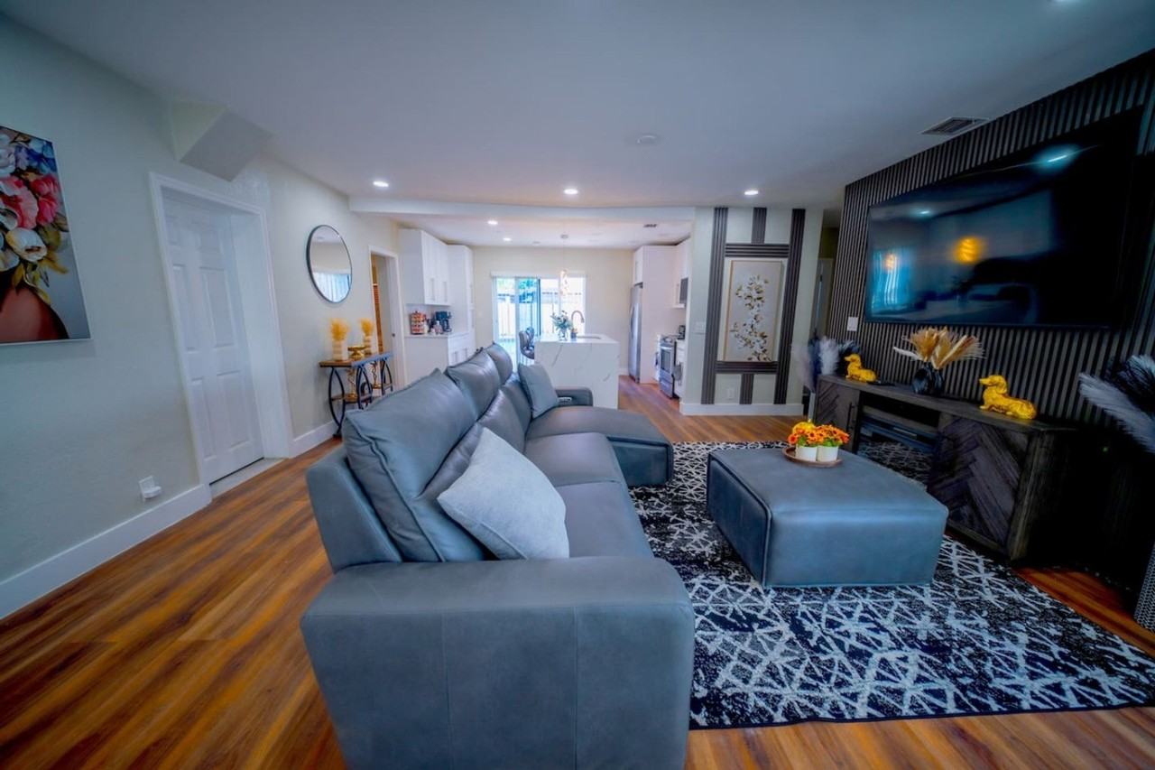 2281 Sw 15th St #1588376P - Photo 4 of 30