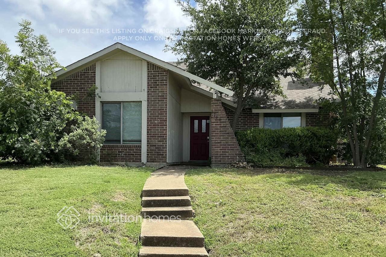 1716 Delaford Pl