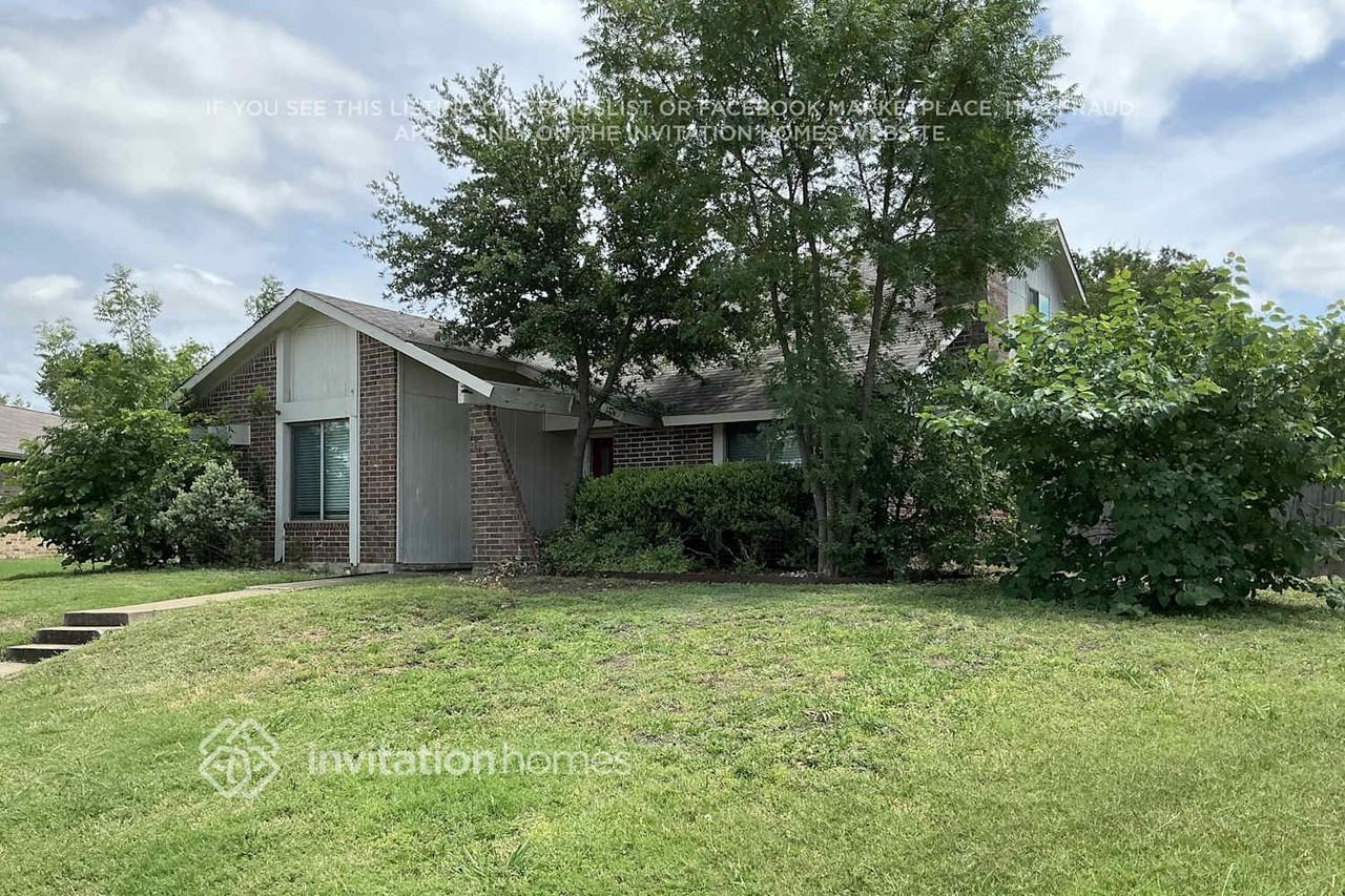 1716 Delaford Pl - Photo 2 of 20
