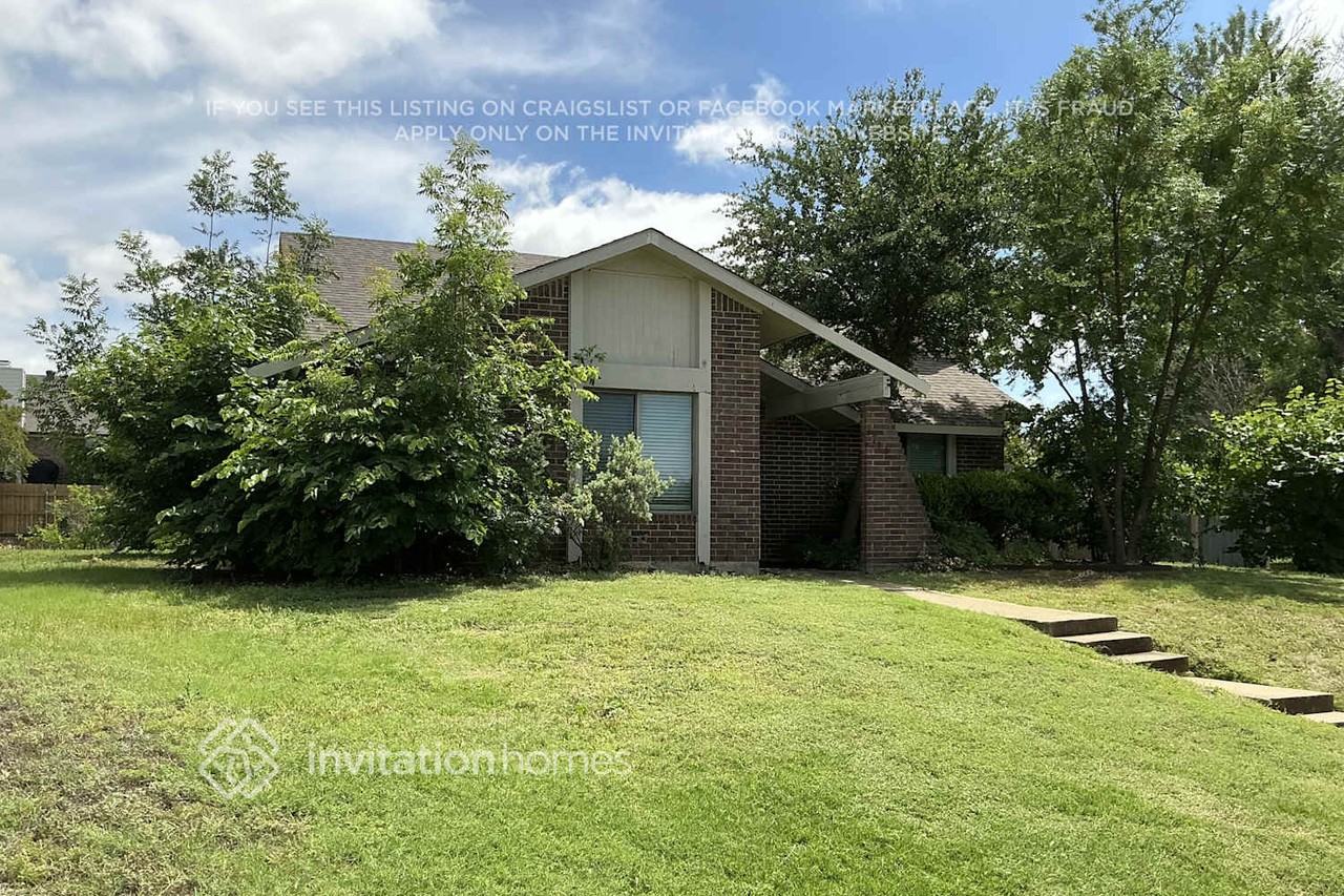 1716 Delaford Pl - Photo 3 of 20