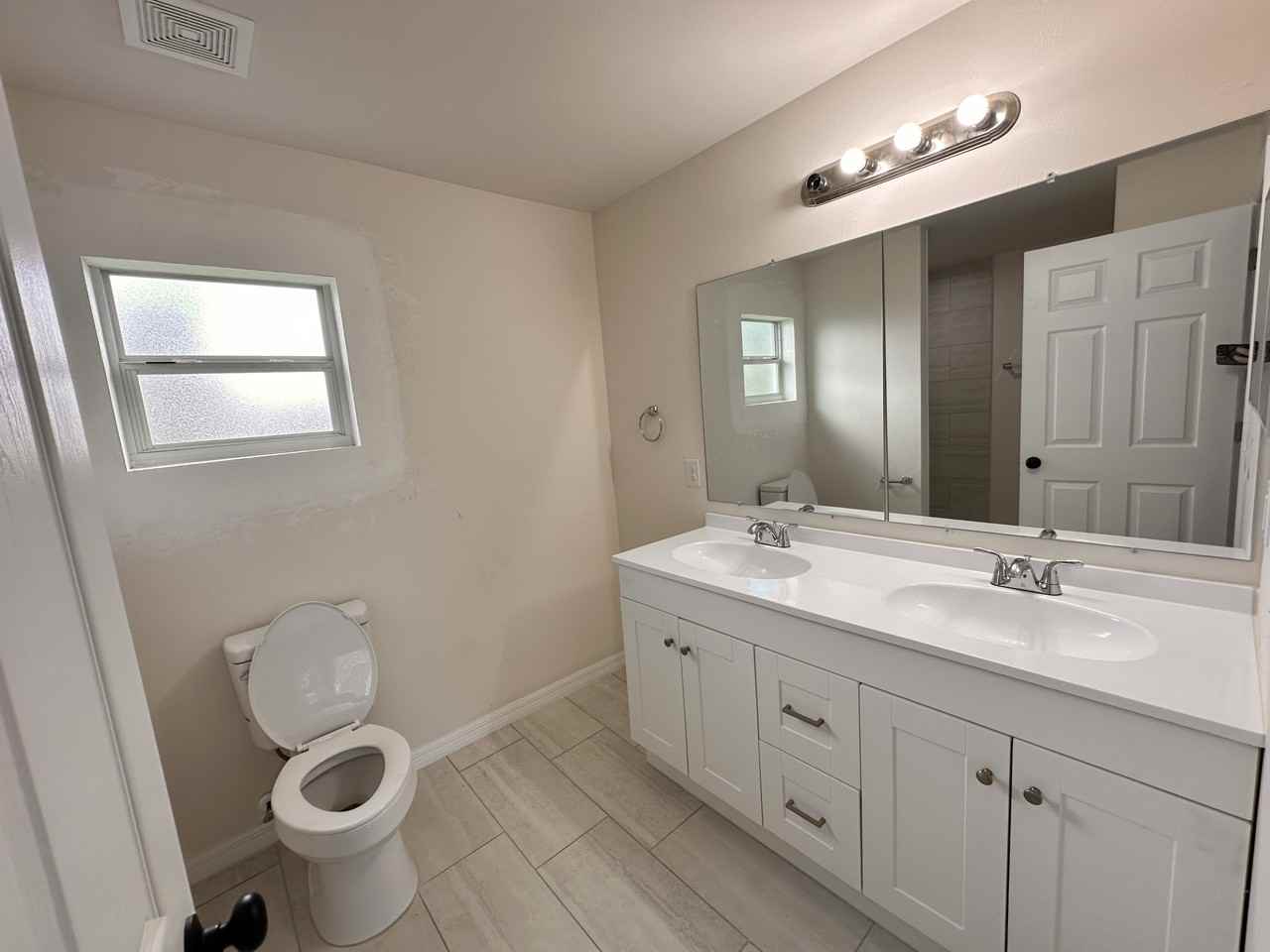 1820 Se 8th St - Photo 3 of 25