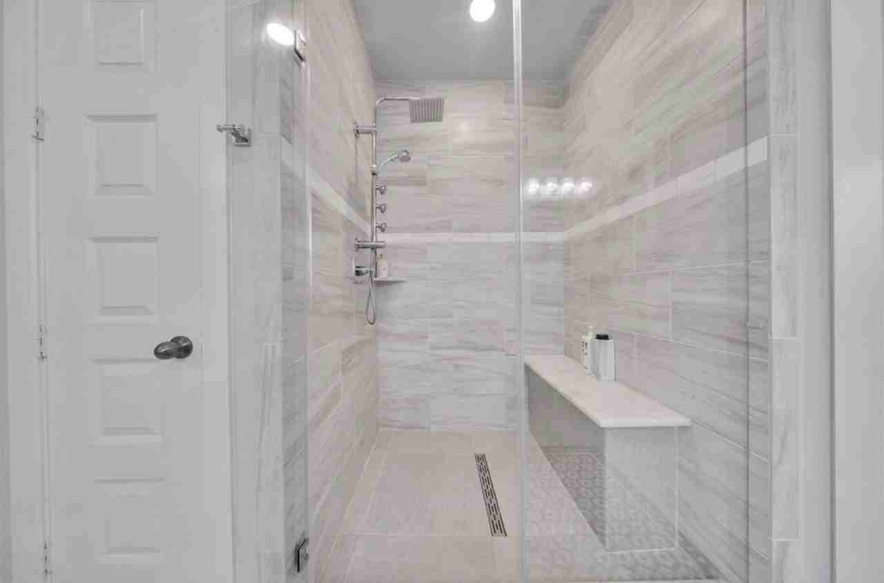 8826 Forest Side Dr - Photo 3 of 37