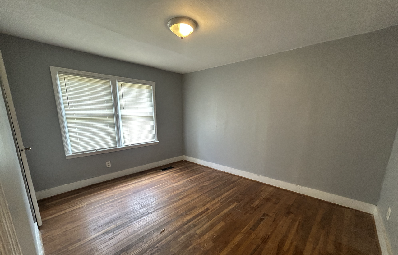 5219 Court G - Photo 6 of 9