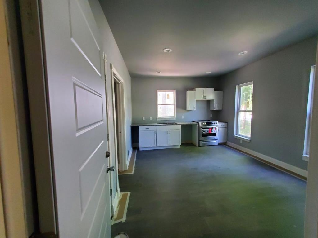1623 N Jefferson Ave #E - Photo 2 of 12