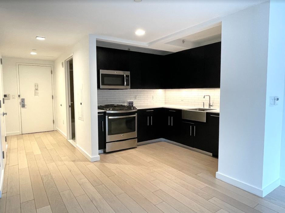 W 43rd St & 11th Ave - Photo 4 of 17