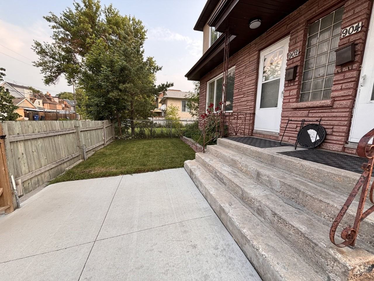 902 Burnell Street - Photo 3 of 21