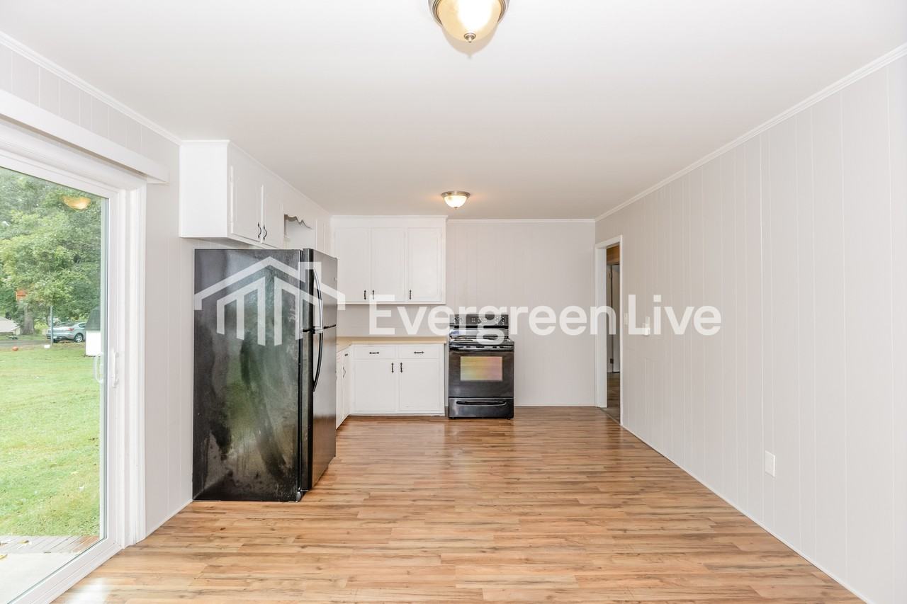 1011 Holly Dr - Photo 5 of 15