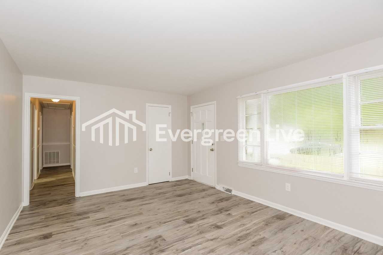1011 Holly Dr - Photo 6 of 15