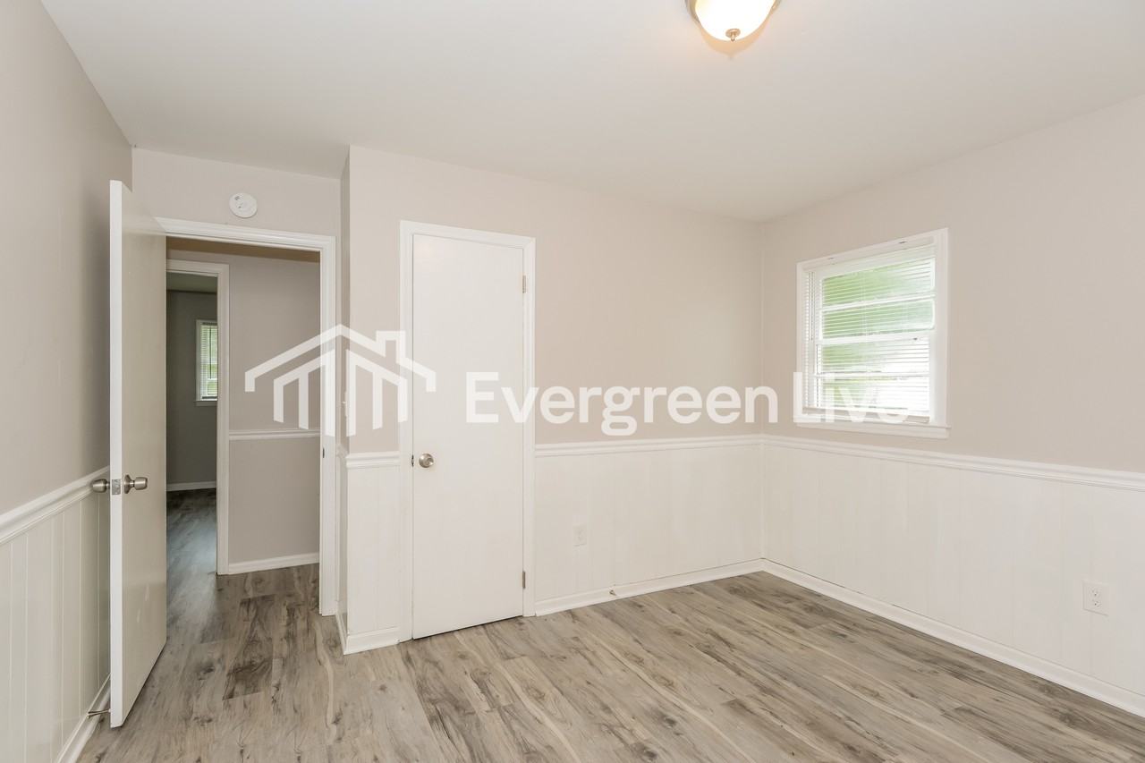 1011 Holly Dr - Photo 7 of 15