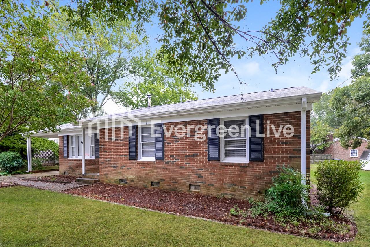 1011 Holly Dr - Photo 2 of 15