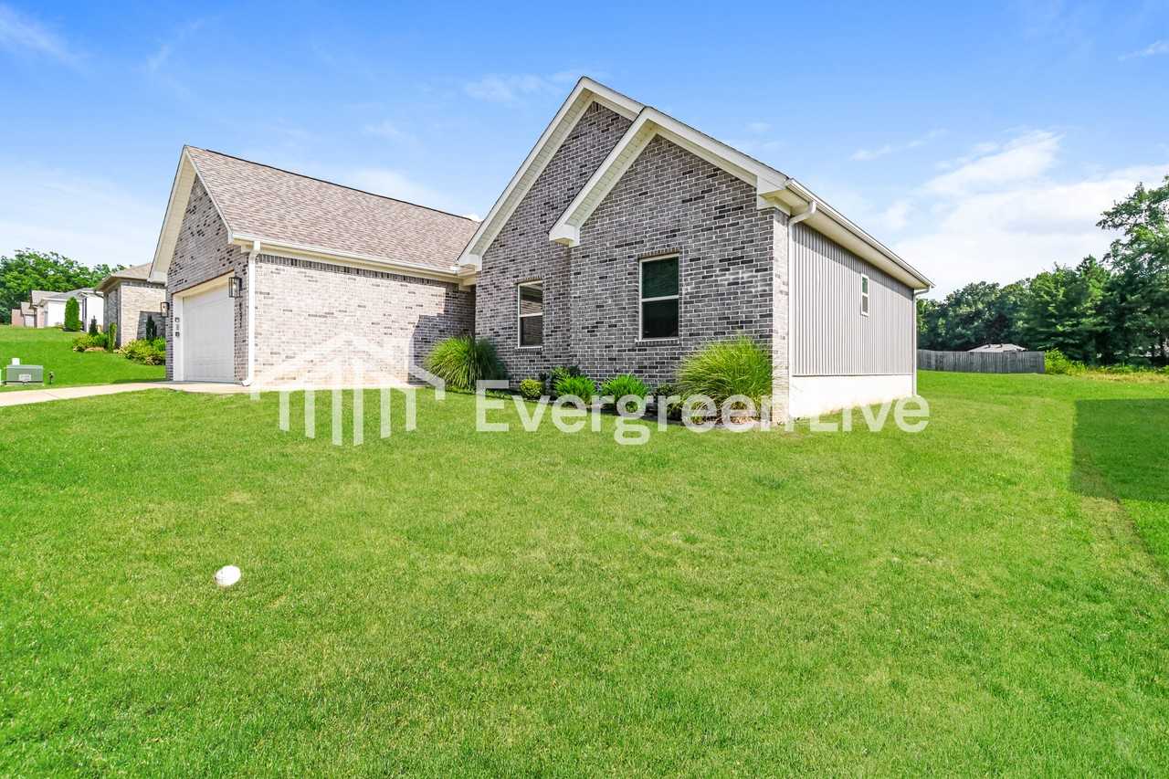4521 Western Woods Dr - Photo 2 of 15