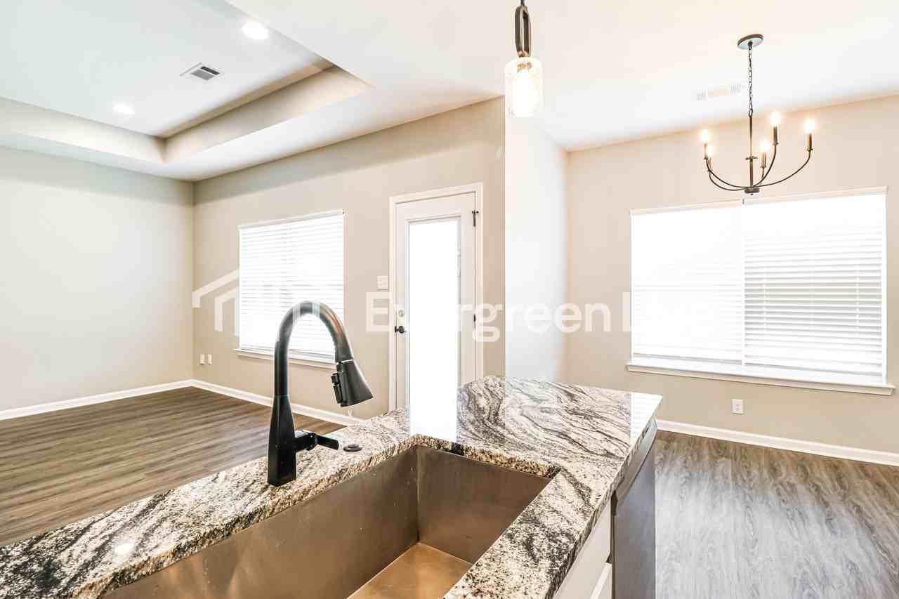 4521 Western Woods Dr - Photo 7 of 15